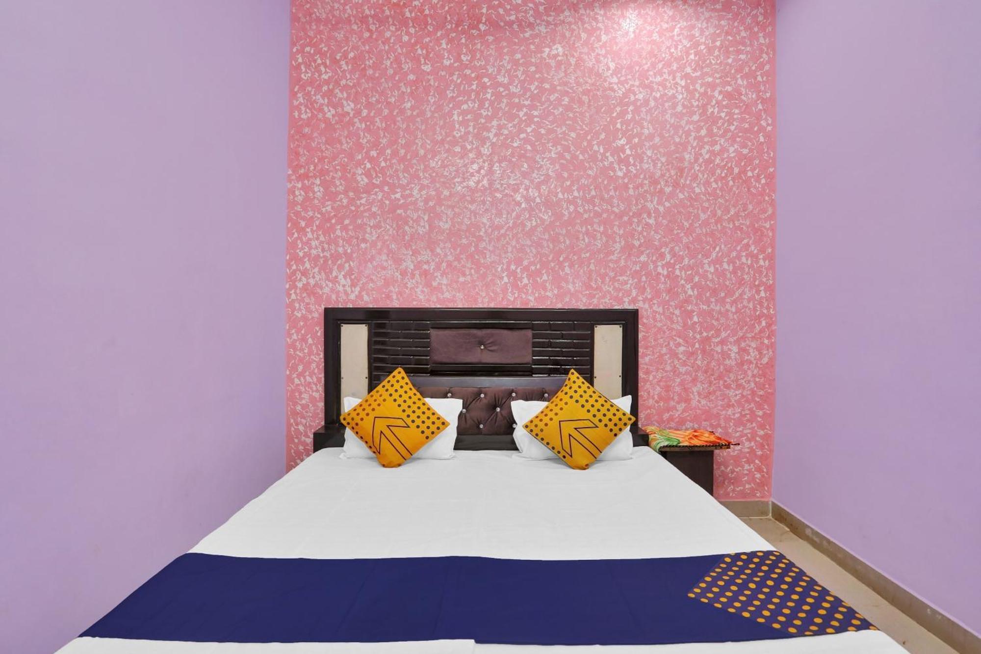 Hotel O Aniruddha Palace Mathura Kültér fotó
