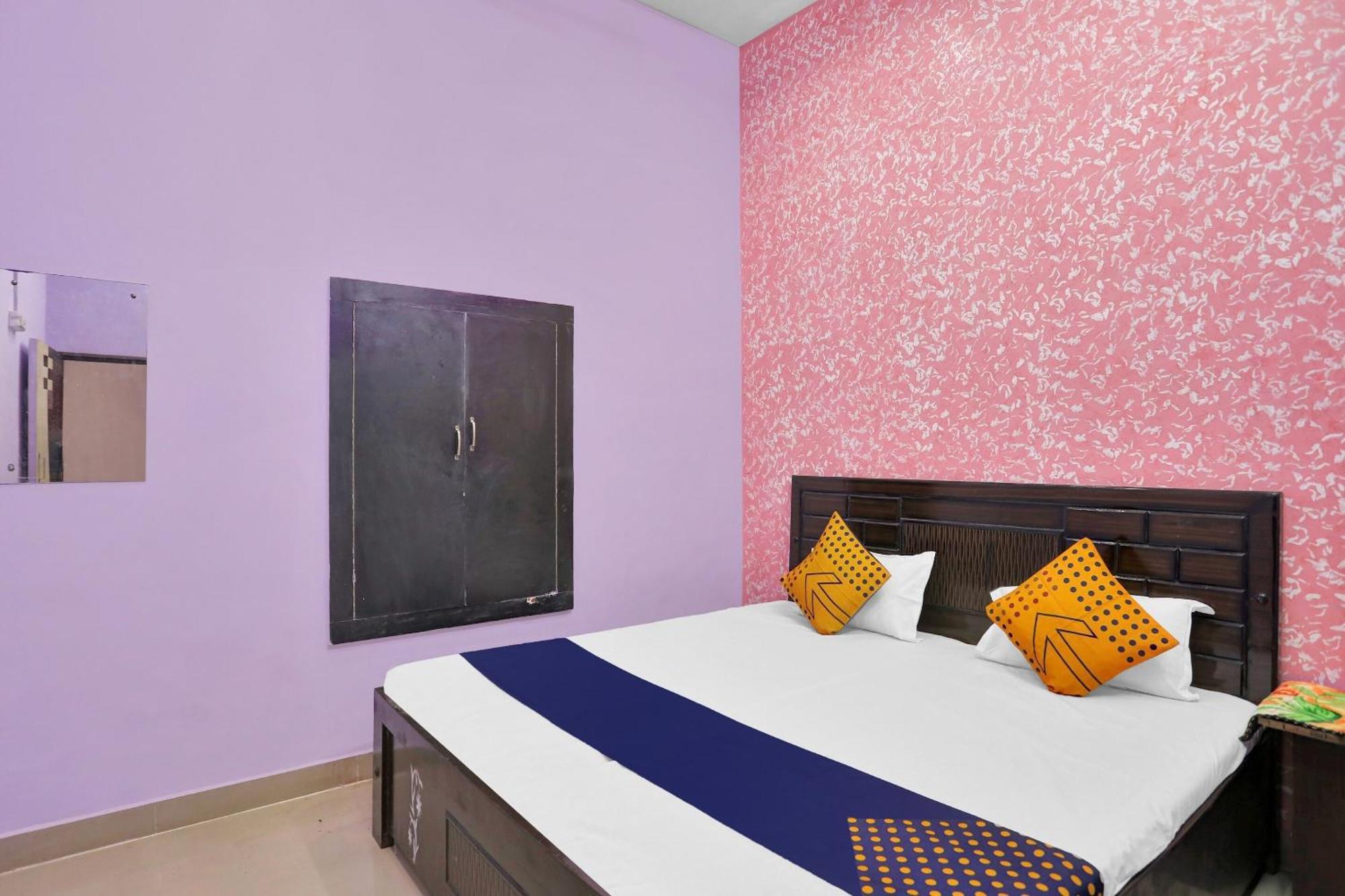 Hotel O Aniruddha Palace Mathura Kültér fotó